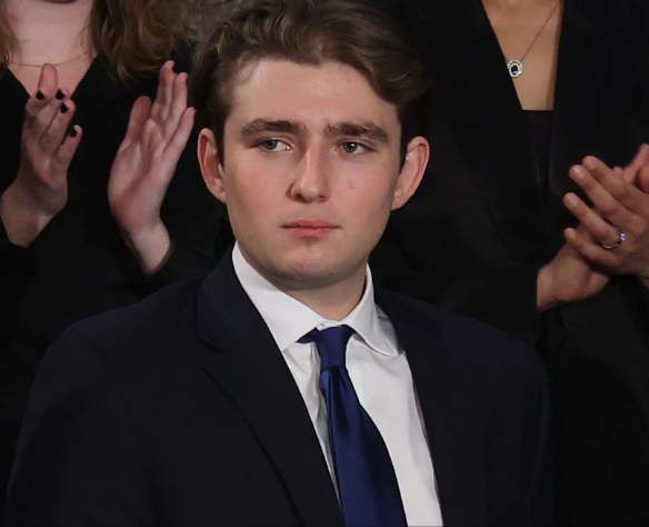 Just 25 Minutes Ago, Barron Trump.. breaks down in tears while making a heartbreakingg announcemejnt...see more🎊👇