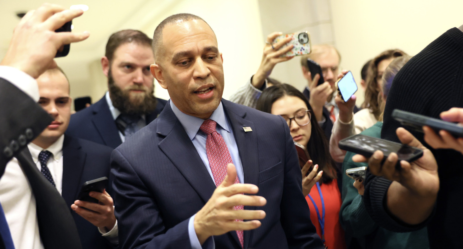 IT'S TIME FOR A CHANGE' — Nightmare Brewing for Hakeem Jeffries as He Could Be OUT After Facing Heat From Dems Ahead...