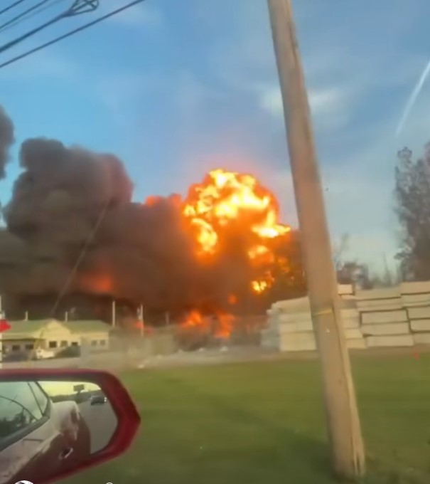 HT15. A UPS plane crashes near Louisville — police say multiple people are injured Check the first comment
