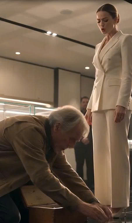A Billionaire Watched a Repairman Open the Watch His Daughter Lost 26 Years Ago—Then the Woman Who Smashed It Begged Him to Stay Silent