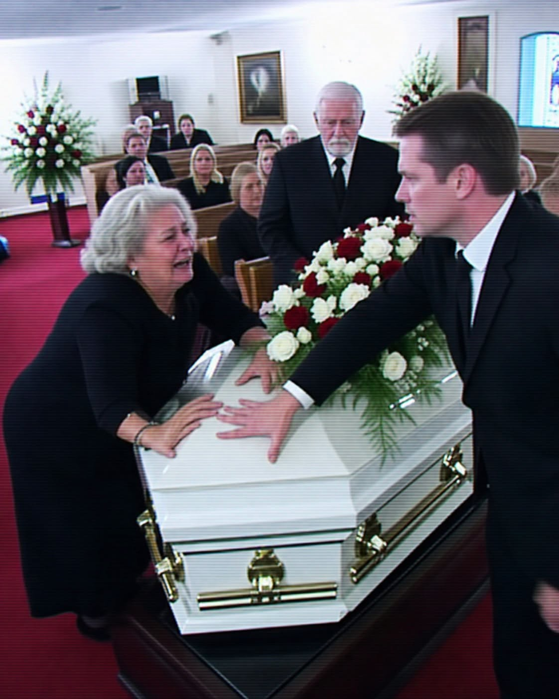 He Refused to Open His Wife’s Coffin—Then Asked a Question That Exposed Him